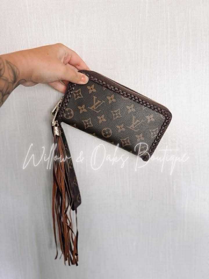 Luxe- Fringe zippy wallet