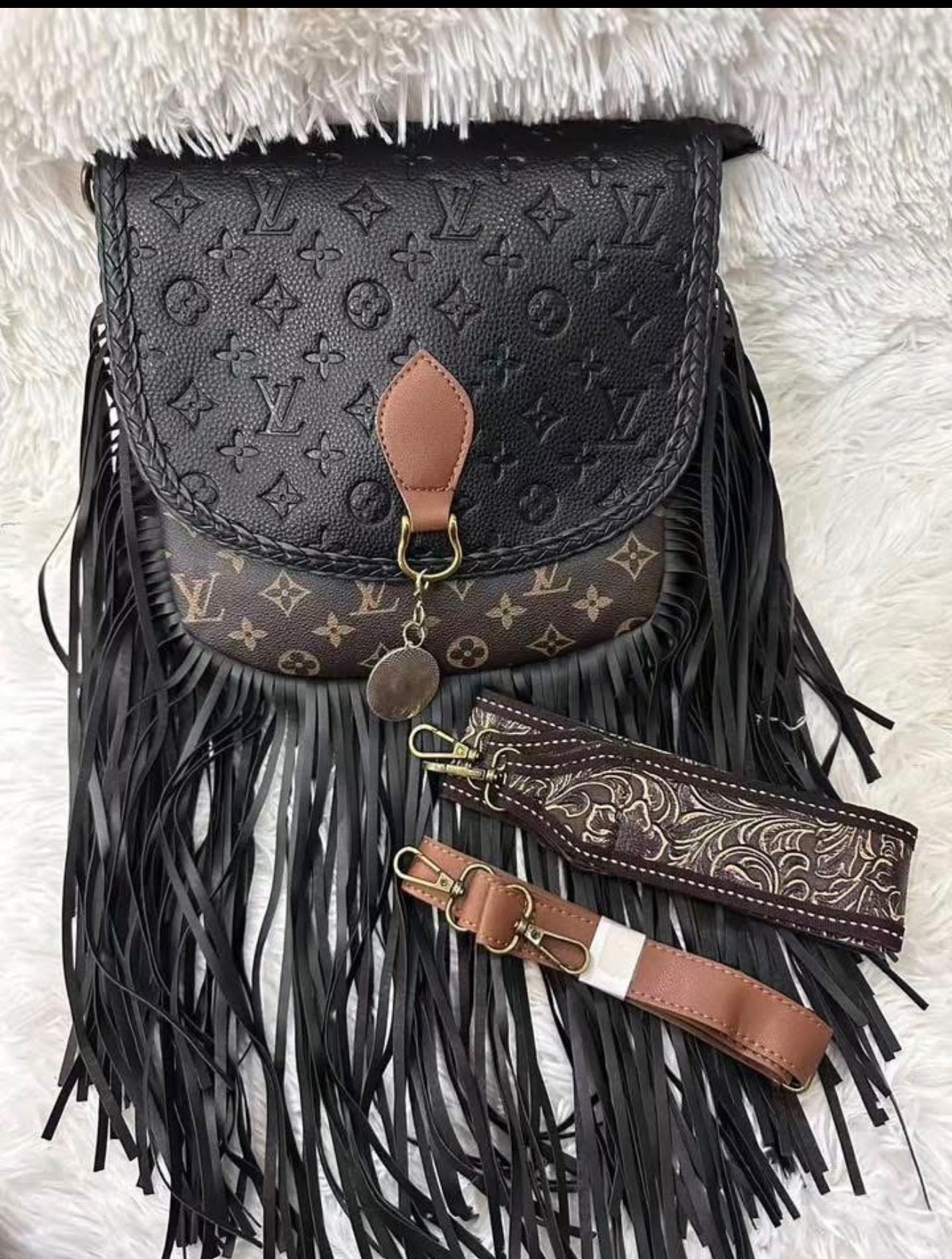 Luxe - Black Tooled World Traveler