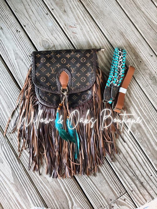Luxe-Turquoise world traveler